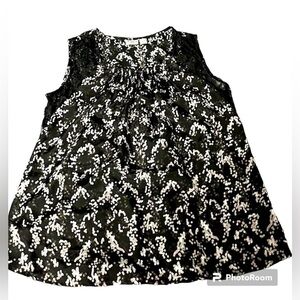 Cato size 14/16 black and white floral print witb lace sleeveless blouse